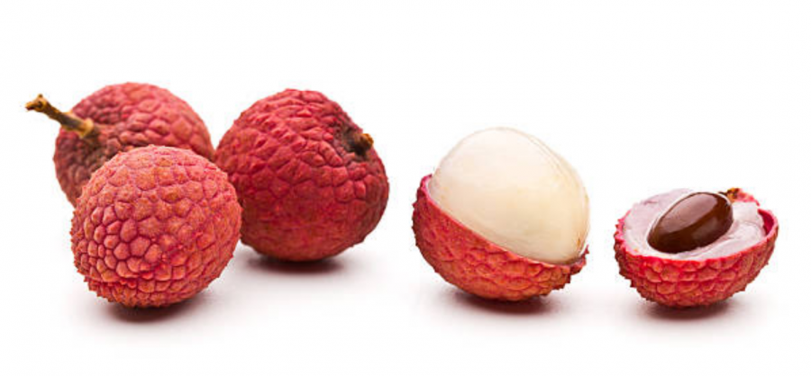 Les fruits du litchi ont ont une chair blache savoureuse et juteuse