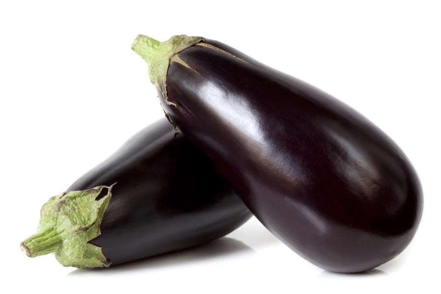 Aubergine (Solanum melongena L) © IStock robynmac 
