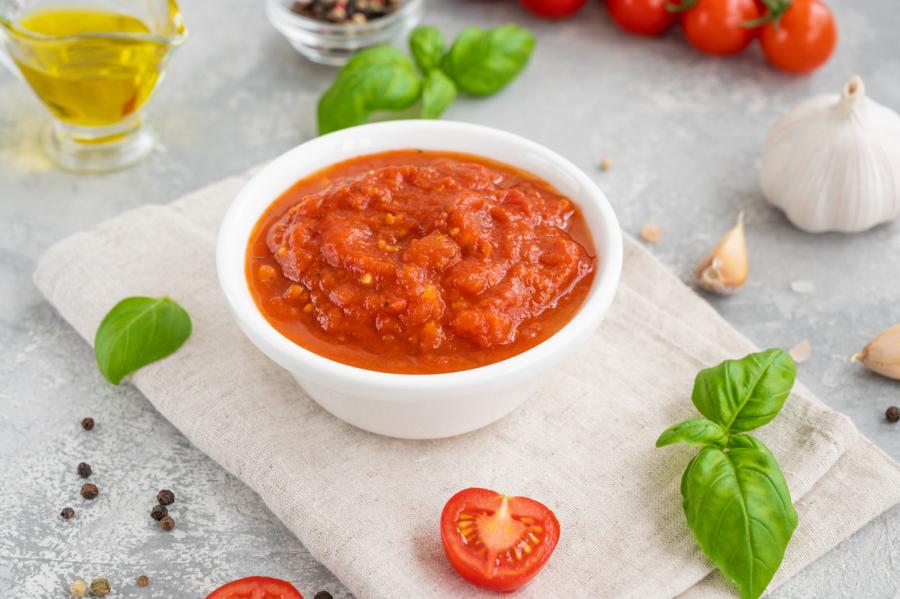 La sauce tomate a conquis le monde entier, depuis la publication de la toute première recette par les napolitains, en 1692 © Istock