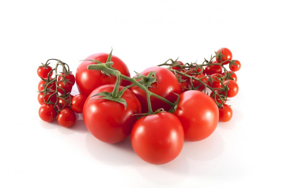 Tomates en grappe et tomates cerises © Istock
